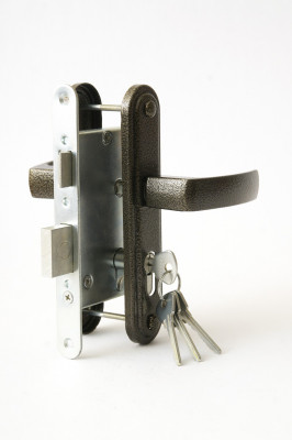 Замок Zenit (Зенит) врезной цилиндровый с защёлкой в комплекте с ручкой ЗВ4-3.05 (бронза), 4 кл.